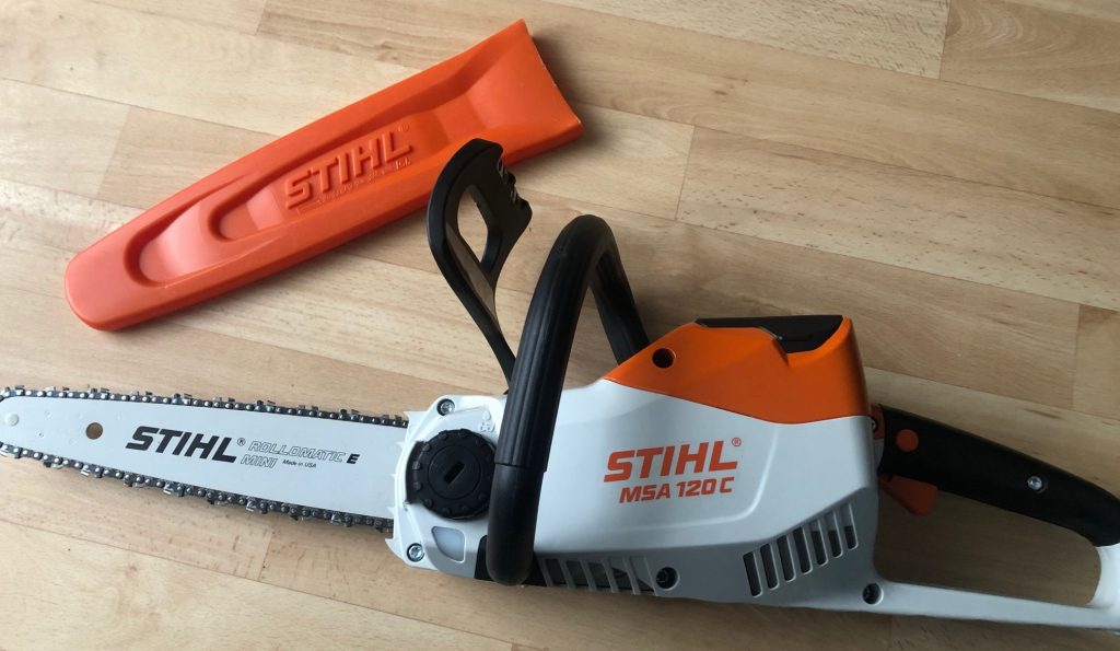 Die Stihl Akku Kettensäge MSA 120 C-B im Kettensägen Test