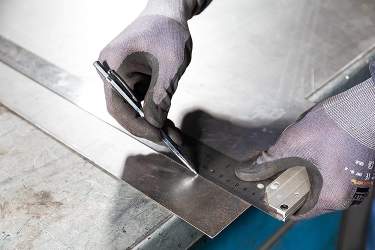 Anreißen und Ankörnen Unerlässlich für präzise Schnitte